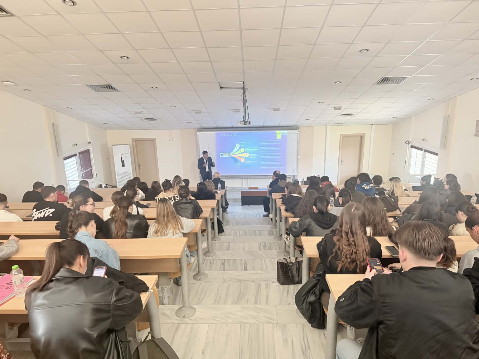 Διάλεξη με θέμα: “Η Ευρωπαϊκή Ένωση σε κρίσιμη καμπή. Η κυριαρχία των δεδομένων και η σημασία των δικτύων τηλεπικοινωνιών”